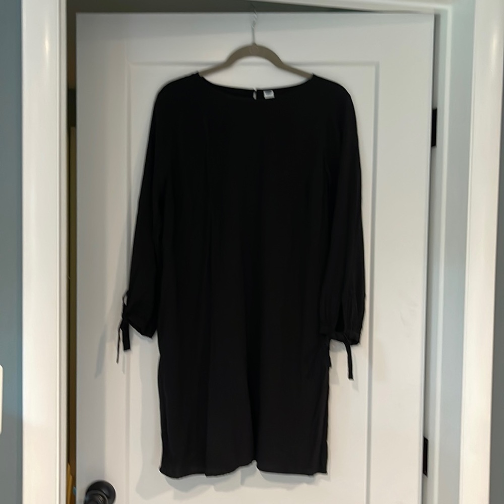 Old Navy sz L black dress with tie sleeves barely worn